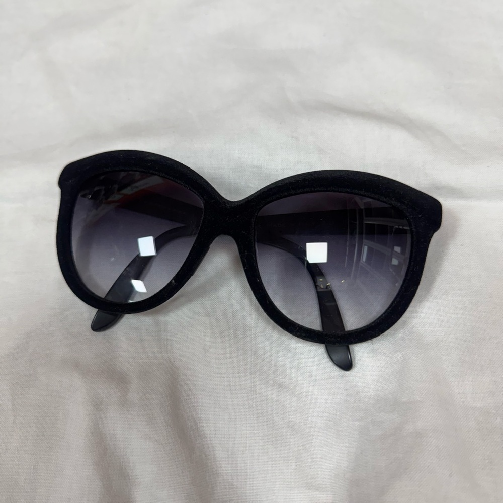 Tory Burch Black Gradient Sunglasses